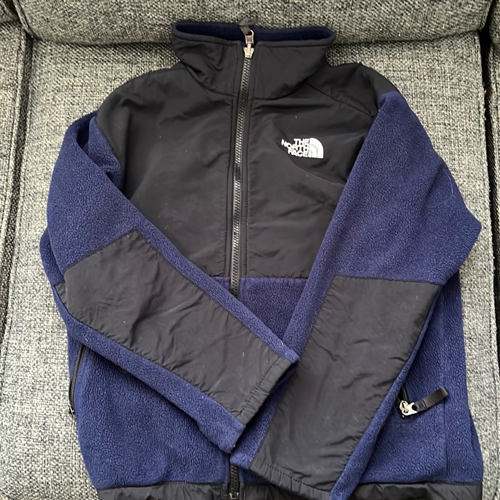 Boys size medium North Face fleece. GUC.
